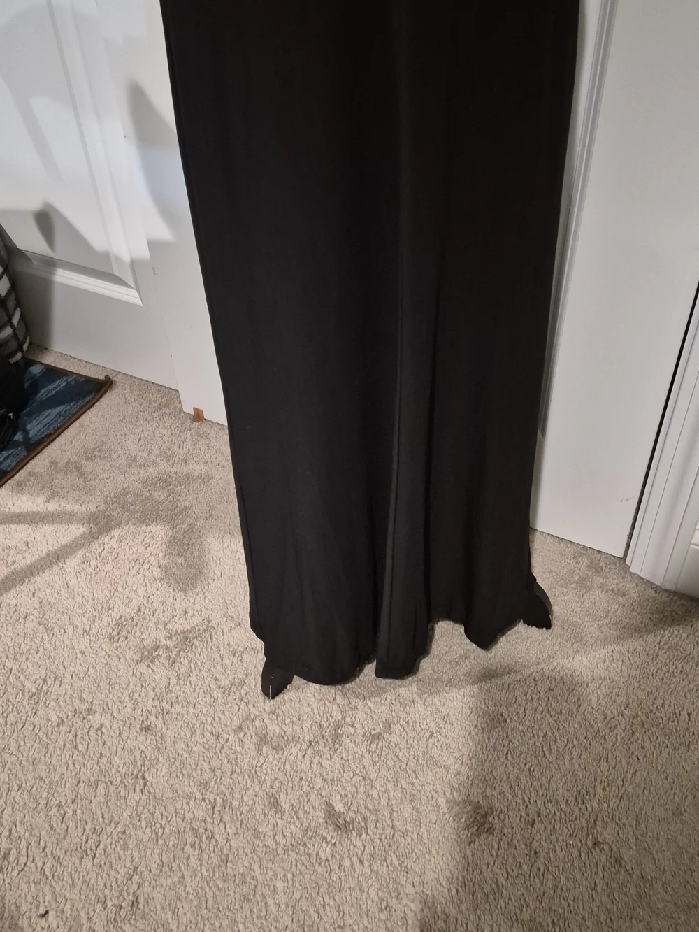 Onyx Nite Black Deep V-Neckline Maxi Dress w/Rutched Waist and Sleek Silhoulette - Picture 5 of 6